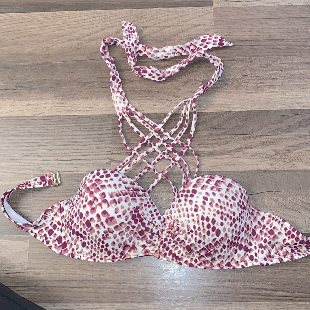 White, purple design bikini top. Gorgeous!